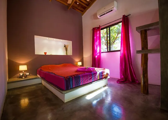 Los Nancites Playa Negra Lodge *